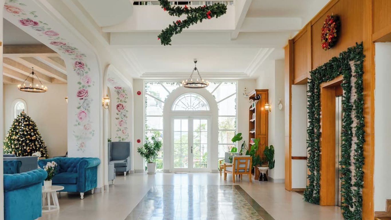 Dalat De Charme Village