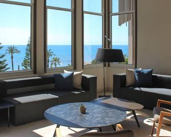 Paloma Perissia - Side - Living room