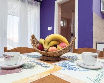 One-Bedroom Apartment In Pakostane - Pakoštane - Essbereich