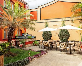 هوتل بوزادا ديل باركي - خالابا - شرفة مرصوفة