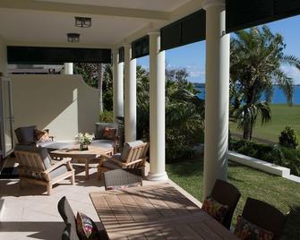 Luxury 3 bedroom Townhome - Tucker’s Town - Patio