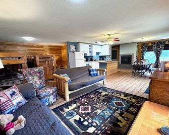 Cozy cabin on Little Moose Lake & Snowmobile Trail - Deer River - Sala de estar