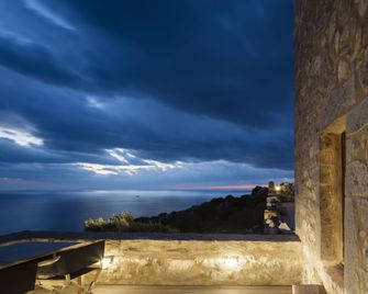Tainaron Blue Retreat - Vatheia