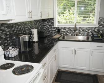 Cozy Studio Guest House - Yakima - Kitchen