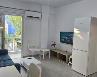 Stay Historia Apartment - Nicosia - Living room