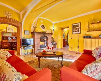 Beautiful rustic in the Langhe - Clavesana - Sala de estar