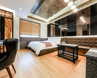 Cheongju Mini Hotel - Cheongju - Habitación
