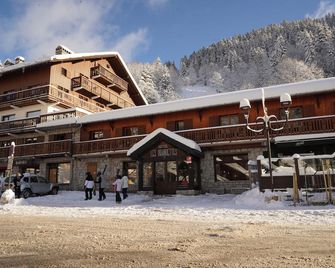 Hôtel Les Grangettes - Les Allues - Gebouw