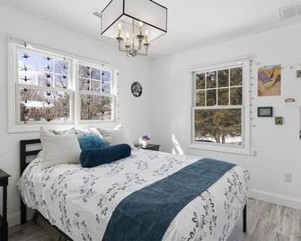 Summer Rental -4 Minutes to East Matunuck Beach. Walk to Matunuck Oyster Bar - South Kingstown - Soveværelse