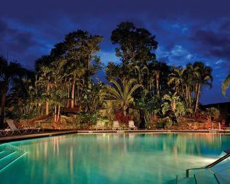 Naples Resort Living at its Finest . - Naples - Piscina