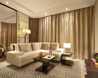 Oaks Liwa Executive Suites - Abu Dhabi - Living room