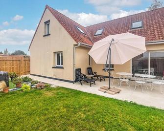 3 Bedroom Nice Home In Desvres - Desvres - Patio
