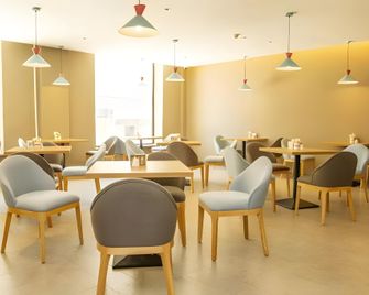 Home Inn Neo Qiqihar Railway Station - Qiqihar - Restaurante