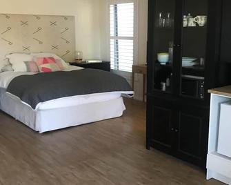 Studio Farm Guest House - Orange - Bedroom