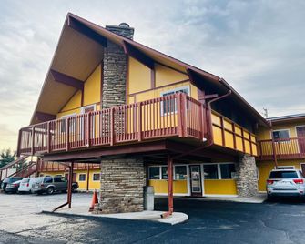 Capital O Clayton House Motel Rockford Near Airport - לאבס פארק - בניין