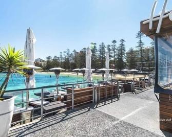 Manly to Shelly Ocean Beach Views Sunrise & Sunset - Manly - Pool