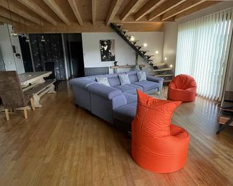 Chalet/gîte Besse 11 Personnes Proche Station de ski - Besse-et-Saint-Anastaise - Stue