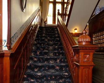 Victoria's Historic Inn - Wolfville - Stairs
