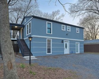 Stylish & Cozy 2Bedroom Apt-A - Shreveport - Building
