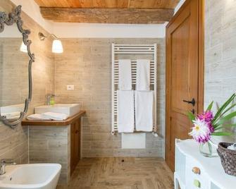 Lake Apartment With Lush Garden Veranda - Vignone