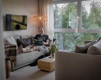 Vacation home with hot tub, sauna, terrace, fireplace - Langenburg - Sala de estar