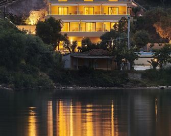 Chronos Hotel - Porto Koufo - Edificio