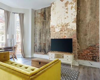 Roami at Canal Quarters - New Orleans