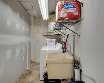 Home Near Werner-Boyce and New Port Richey! - Port Richey