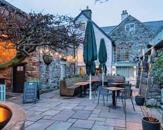 The Bull and Townhouse, Beaumaris- The Inn Collection Group - Beaumaris - Patio