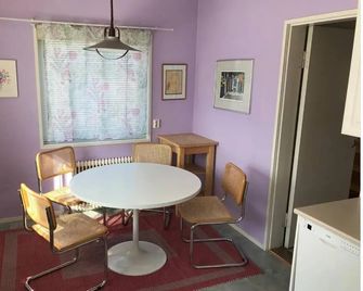 Cosy 4 Big r+sauna house near communication+market - Vantaa - Dining room