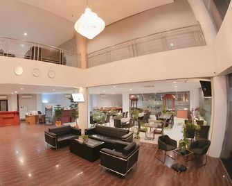 Azza Hotel Palembang - Palembang - Lobby