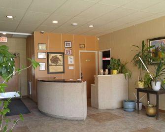 Nelson Hotel - Swan River - Front desk