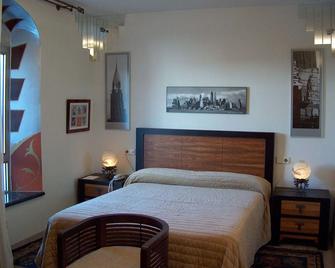 Hotel Utopía - Benalup-Casas Viejas - Bedroom