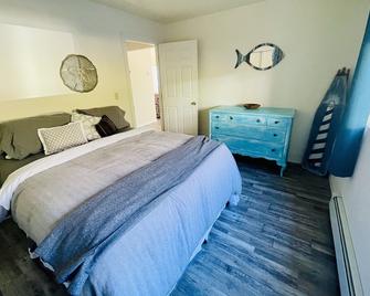 Location, Location, Location - Ketchikan - Schlafzimmer