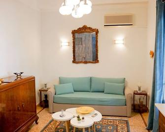 A comfortable apartment in Kallithea - Ateena - Olohuone