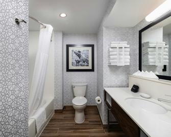 Hampton Inn & Suites State College at Williamsburg Square - State College - Chambre