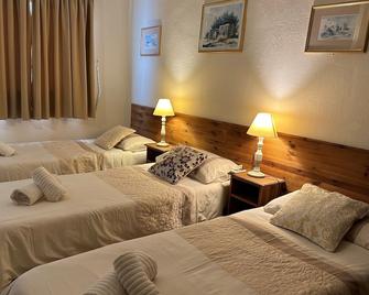 Green Grove Guest House - San Ġiljan - Schlafzimmer