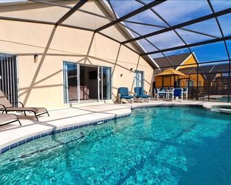 452 Vizcay - Davenport - Pool