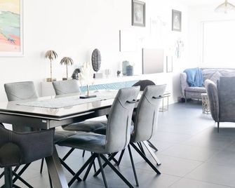 New house, swimming pool, near the ocean Les Sables 7 pers - Les Sables - Salle à manger