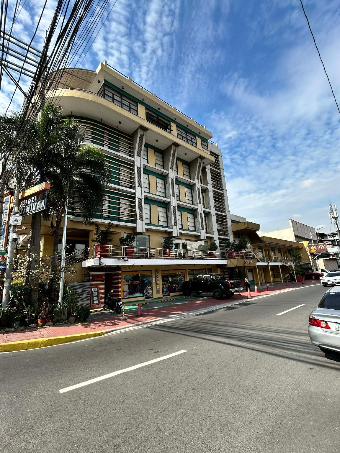 Soleste Suites (Non-Quarantine Hotel) - Quezon City - Rakennus