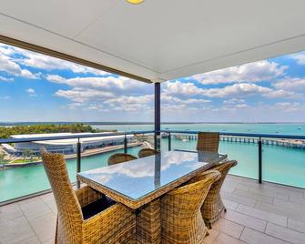 Darwin Waterfront Short Stay Apartments - Darwin - Balcony