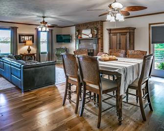 Carla's Cottage - Elizabethton - Dining room