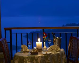 Ri Kynjai Serenity by the Lake Resort - Shillong - Restaurant