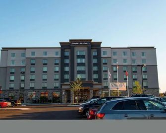 Bolton Inn - Caledon - Building