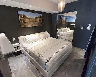 Spacious 2-Bedroom Duplex near Downtown - Montreal - Bedroom