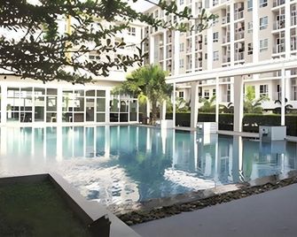 Jpark Residences at Thammasat Rangsit - Pathum Thani - Басейн