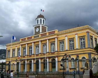 Hotel Du Centre - Saint-Denis - Κτίριο