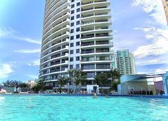 Oceanfront Family Apartment Pool & Bbq - Surfers Paradise - Byggnad