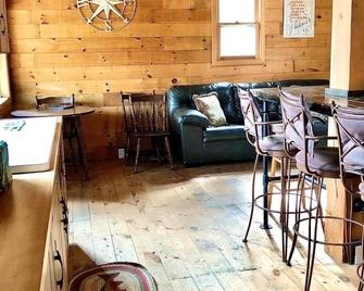 Stand Alone Waterfront Rustic Cabin! - Porter - 餐廳