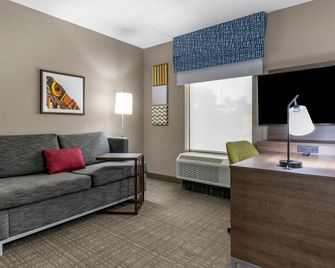 Hampton Inn & Suites Louisville East - Louisville - Living room